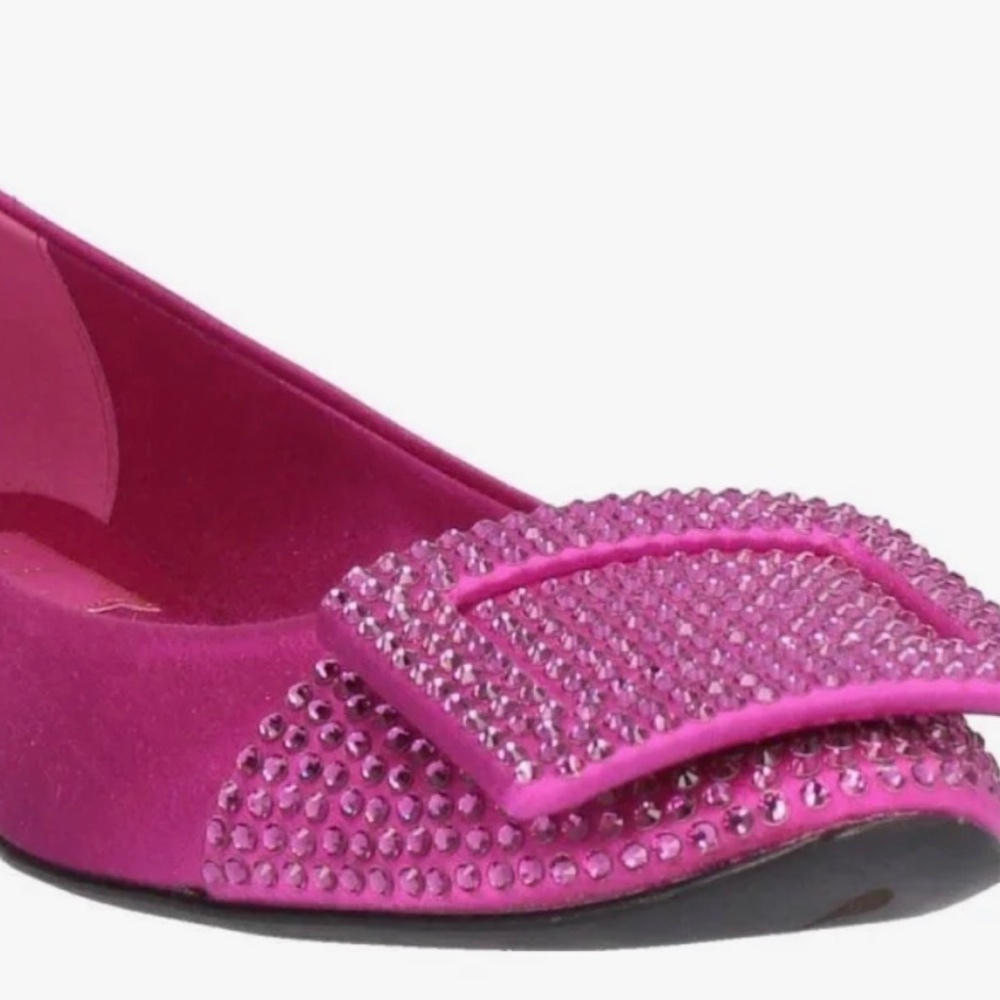 Authentic Roger Vivier Pink Satin Flat  Shoes with Pink Stones